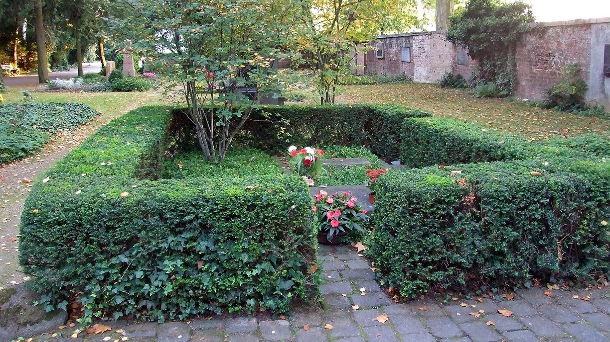 Grabanlage von Arthur Schopenhauer auf dem Frankfurter Hauptfriedhof (Gewann A 24)